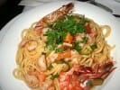Pasta mit gegrillten Garnelen im Restaurant Cuneo in Hamburg