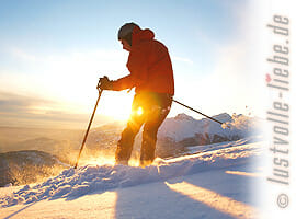 Winterurlaub vom feinsten: Pistengaudi & zünftiger Hüttenzauber Hüttenurlaub im Winter: Selbstversorgerhütten, Berghütten